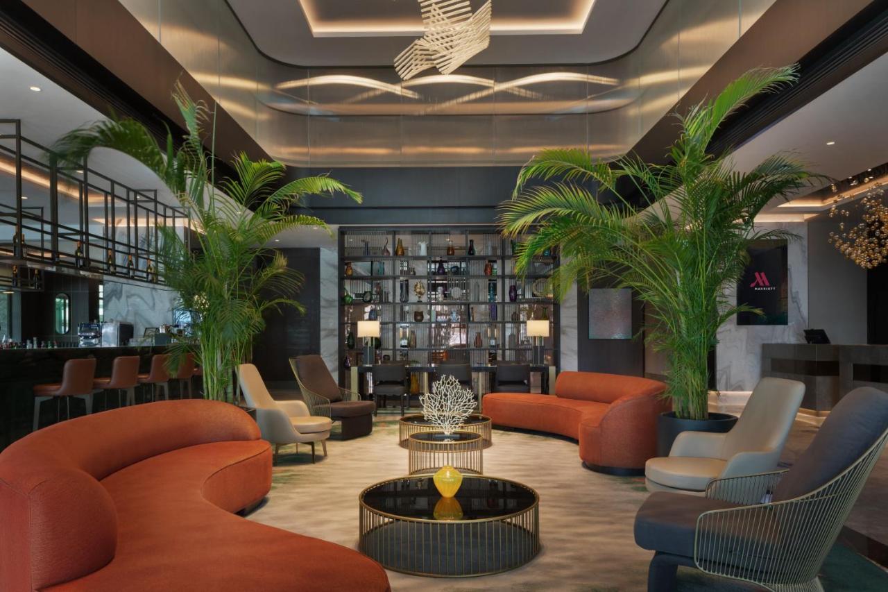 Izmir Marriott Hotel Kültér fotó The lobby of the hotel