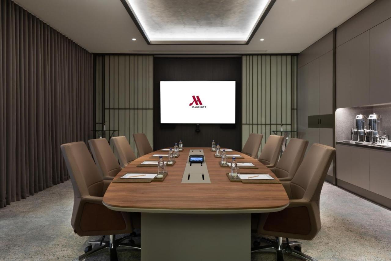Izmir Marriott Hotel Kültér fotó A boardroom at a hotel