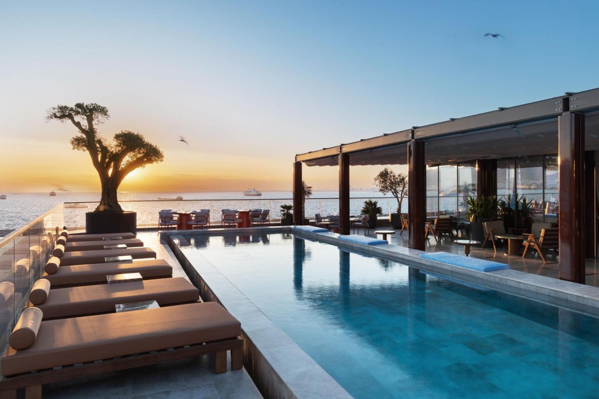 Izmir Marriott Hotel Kültér fotó The Sky Pool