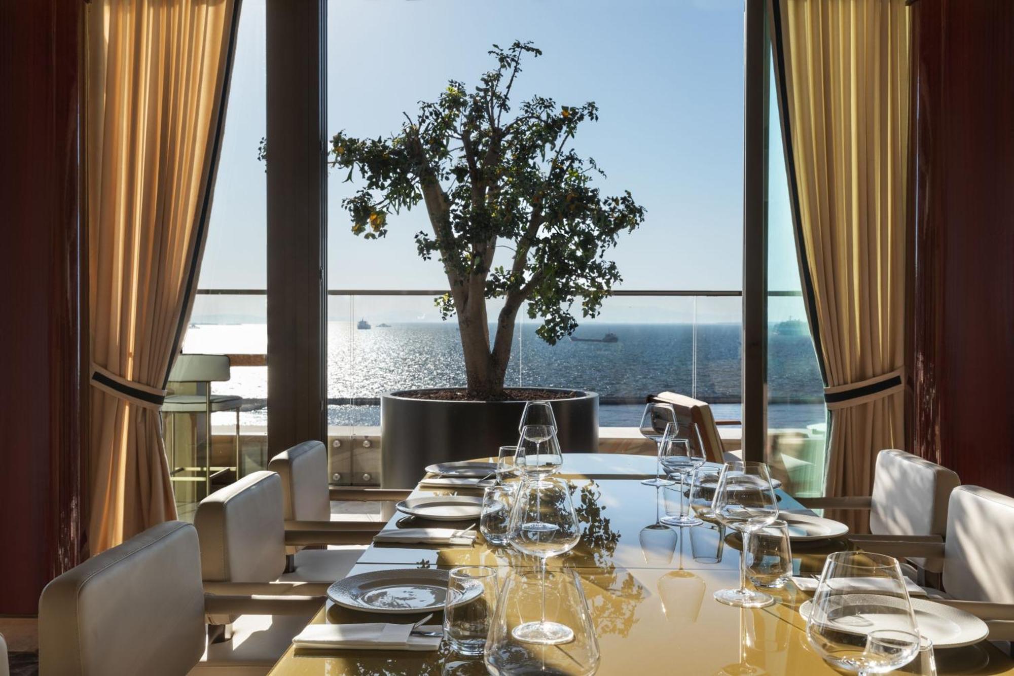Izmir Marriott Hotel Kültér fotó The restaurant