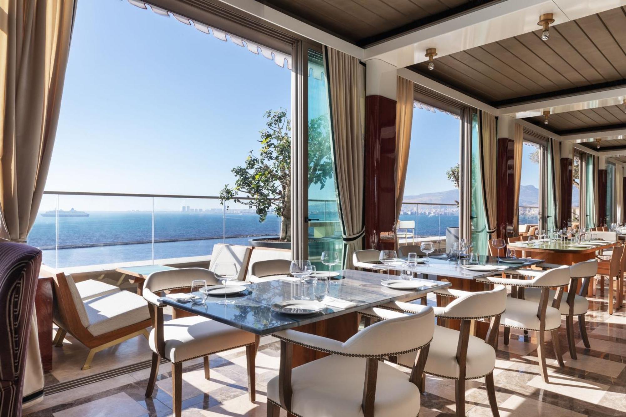 Izmir Marriott Hotel Kültér fotó The restaurant